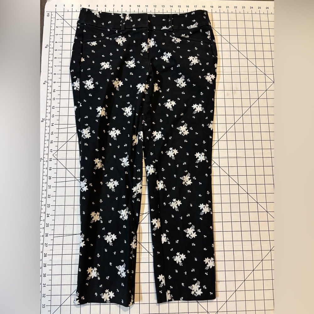 LOFT Marisa Women’s Size 2 Black/White Floral Print Riviera Pants
